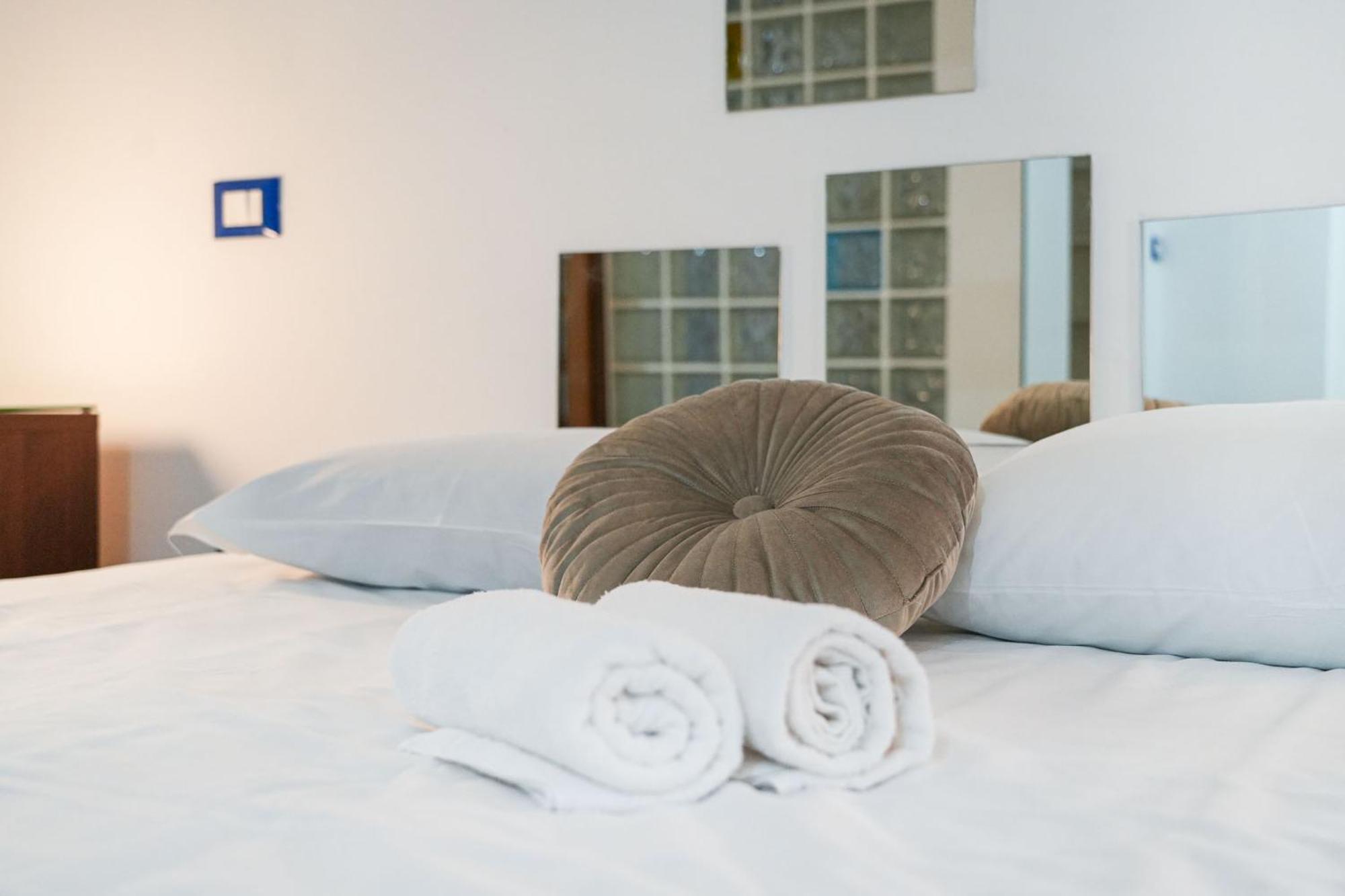 Industrial Loft Apartment Милано Екстериор снимка