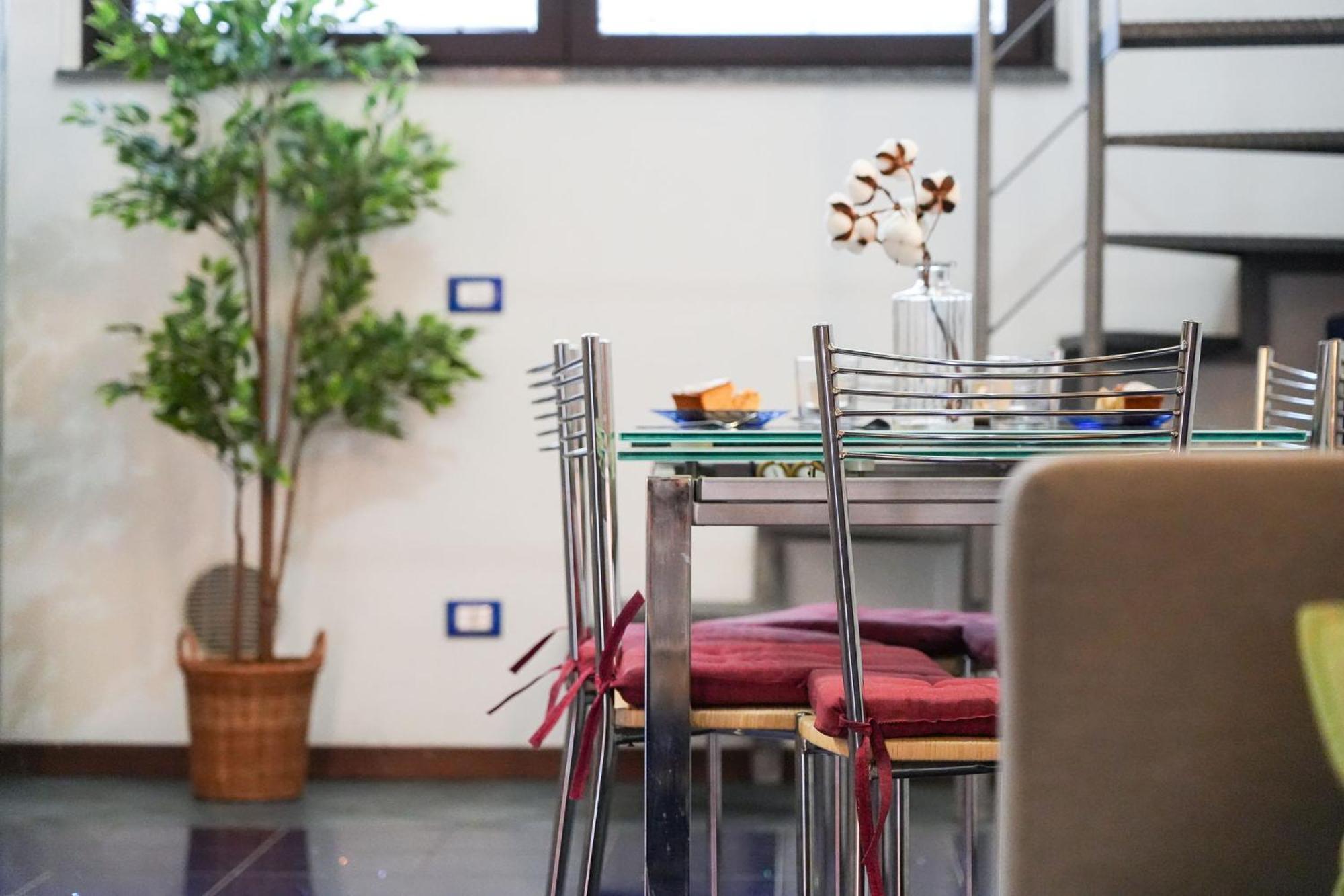 Industrial Loft Apartment Милано Екстериор снимка